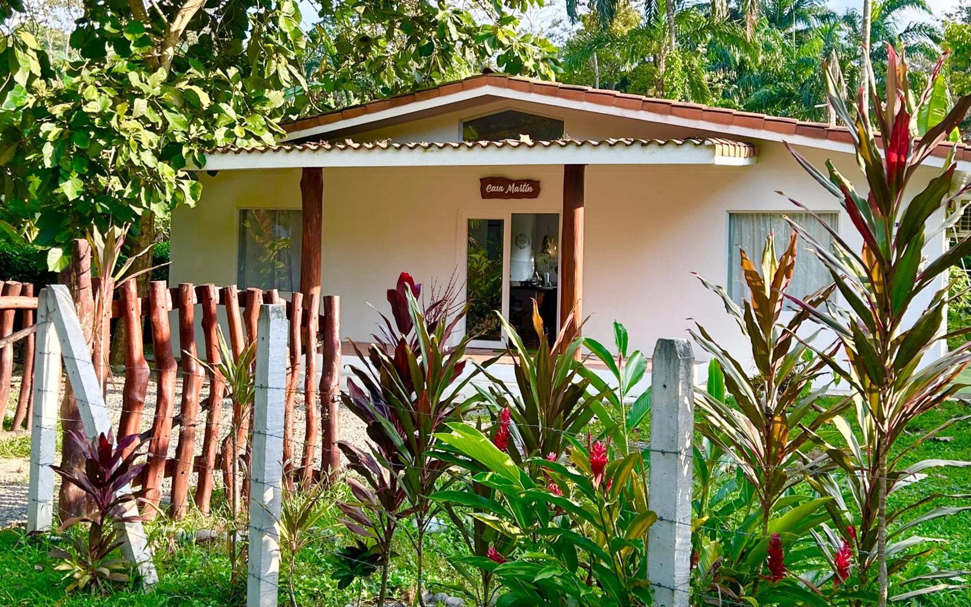 Casa Martin Cahuita Charming Spanish Home Kültér fotó